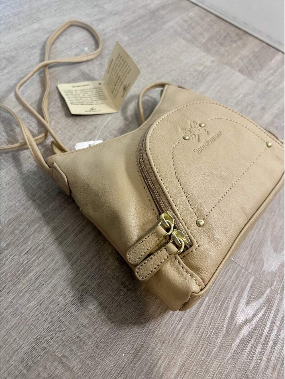 NWT Stone Mountain Leather Cross Body / Shoulder Handbag Tan Zipper Close